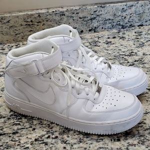 Nike Air Force 1 07 AF1 Triple White Sneakers 12